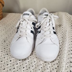 Youth size 7 Adidas sneakers